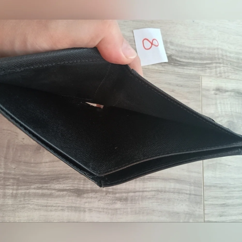 Louis Vuitton Black Epi Bifold Wallet Men’s - Picture 6 of 10